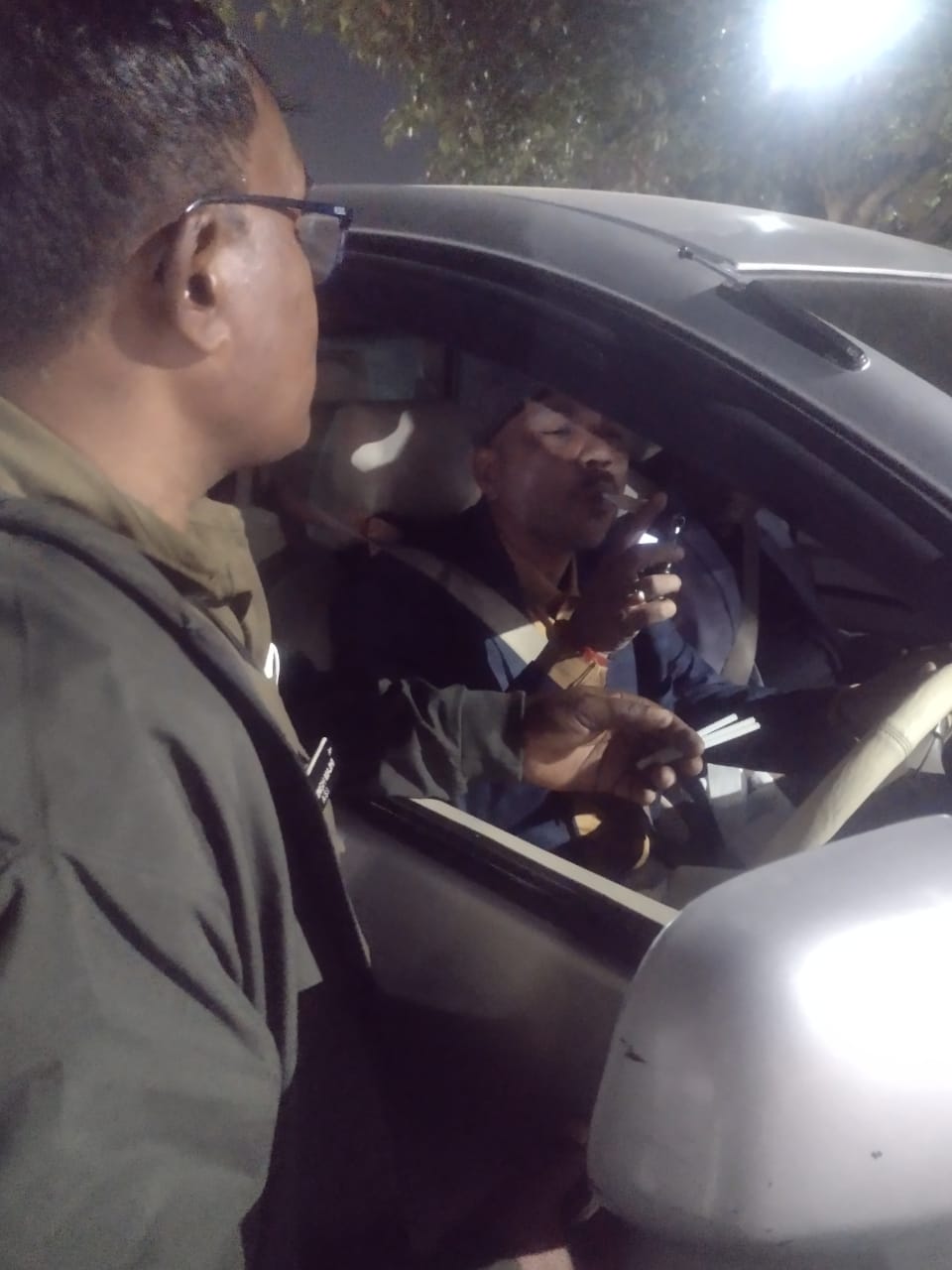 Jamshedpur: पुलिस ने शहर भर में देर रात चलाया ड्रिंक एंड ड्राइव चेकिंग अभियान