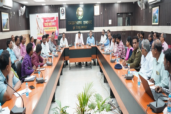 Jamshedpur : जिले के वंचित लोगों को 10 मार्च तक खिलाई जाएगी फाइलेरिया रोधी दवा, उपायुक्त ने की अभियान की समीक्षा