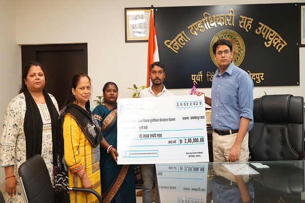 Jamshedpur : जिले की पहली विधवा महिला को पुनर्विवाह करने पर मिली दो लाख की प्रोत्साहन राशि