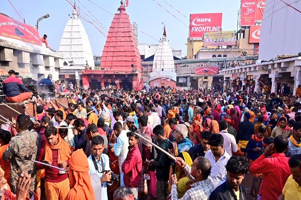 Deoghar : बसंत पंचमी पर, बाबा बैद्यनाथ को रंग-गुलाल अर्पित किया, मालपुआ का लगा भोग