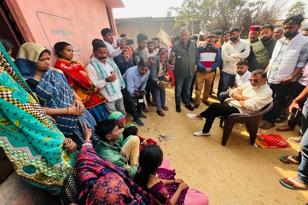 Deoghar : पुलिस पर हावी हैं अपराधी : निशिकांत दुबे