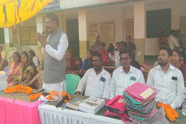 Gamharia : प्राथमिक विद्यालय तिरीलडीह में वार्षिक खेलकूद प्रतियोगिता  का आयोजन