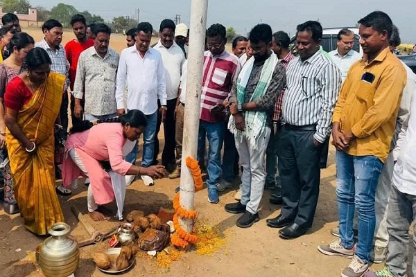 Jamshedpur : 8.42 करोड़ की लागत से करनडीह में बनेगा स्टेडियम, विधायक संजीव सरदार ने किया शिलान्यास