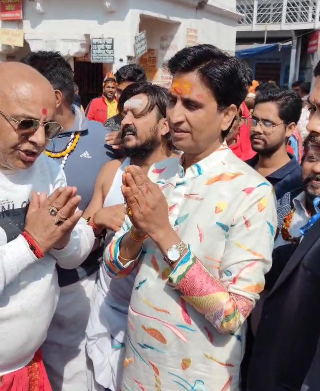 Deoghar: कुमार विश्वास पहुंचे बाबा बैद्यनाथ के दरबार में,की पूजा-अर्चना की