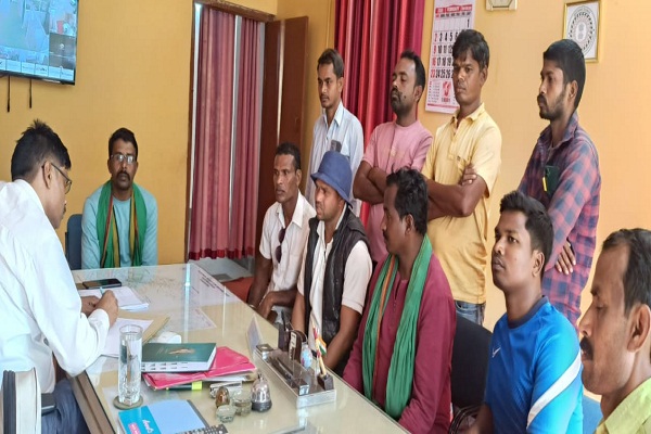 Patamada : अंचल अधिकारी से मिला जेएलकेएम का प्रतिनिधिमंडल, समस्याओं के समाधान की मांग