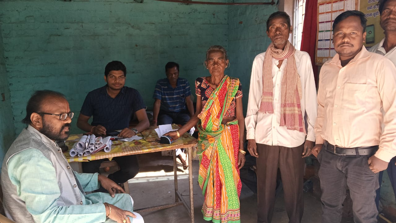 Potka: मायूस वृद्धा को एक मुश्त बकाया पेंशन की राशि मिलने से छलके खुशी के आंसू