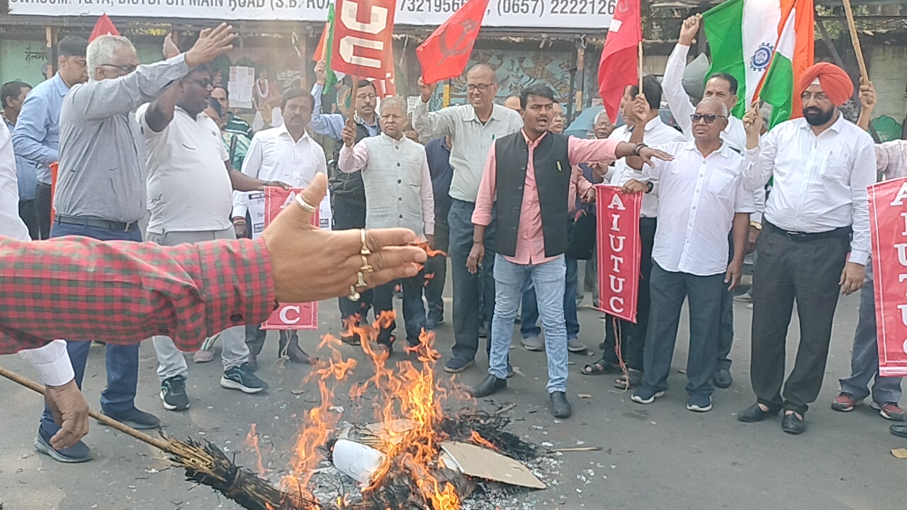 Trade Union: केंद्रीय बजट 2025 के खिलाफ ट्रेड यूनियनों व स्वतंत्र फेडरेशनों ने संयुक्त रुप से किया विरोध प्रदर्शन