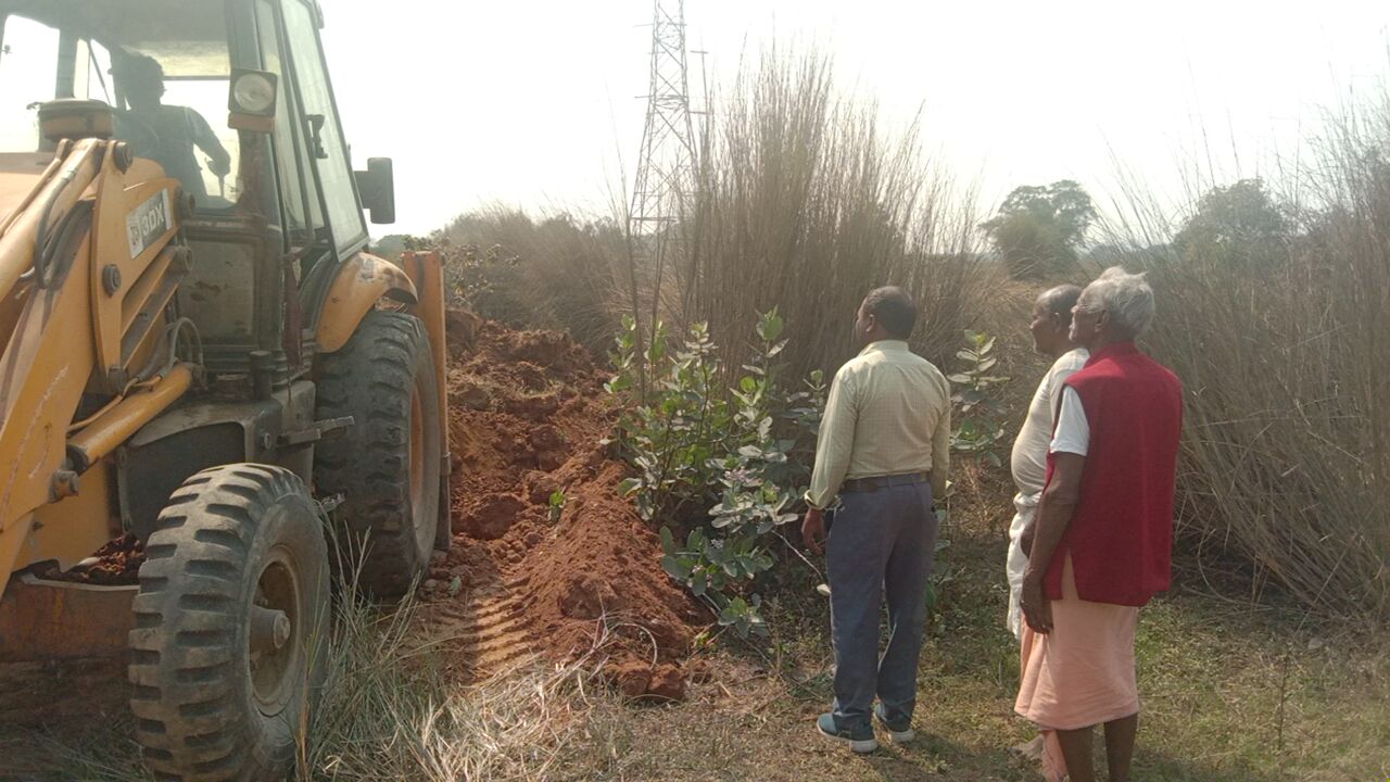 Gamaharia: राजगांव में शिव मंदिर निर्माण का भूमिपूजन 17 फरवरी को, चला सफाई अभियान
