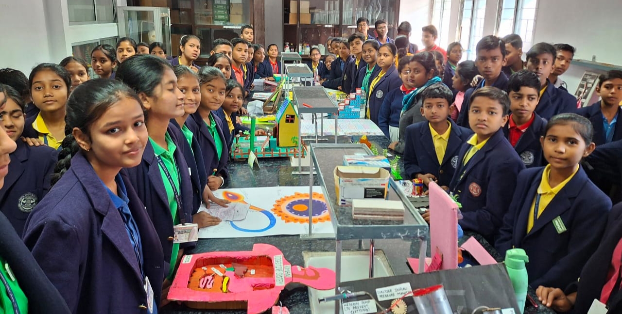 Gamharia: विद्या ज्योति गम्हरिया में आयोजित एबीएल प्रतियोगिता के सफल प्रतिभागी हुए सम्मानित