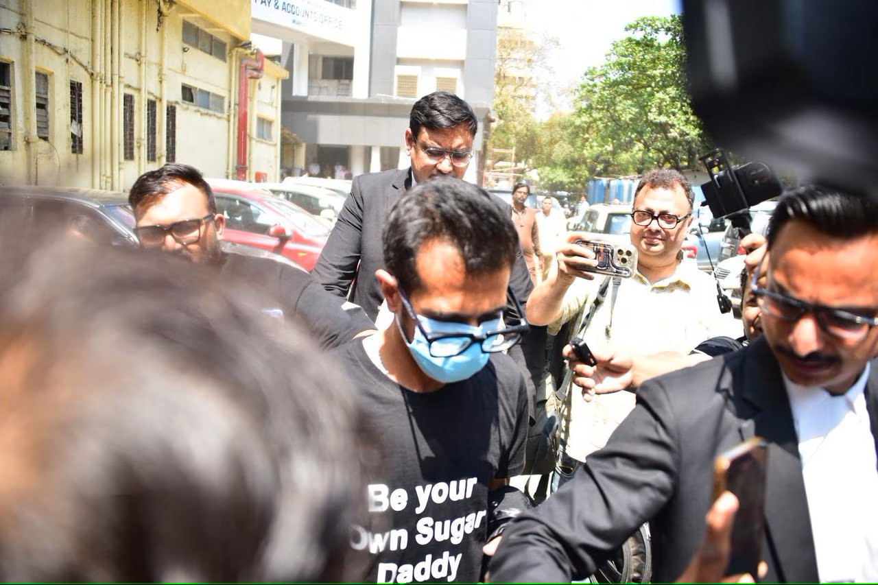 Yuzvendra-Dhanshree Divorce: डाइवोर्स के लिए कैसी टीशर्ट में पहुंचे चहल, जानिए ऐसा क्या लिखा था जिसे देख जल भुन गई धनाश्री