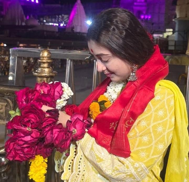 Chahat Pandey: महाकालेश्वर मंदिर में पहुंचीं चाहत पांडे, शेयर कीं शिव भक्ति में लीन तस्वीरें