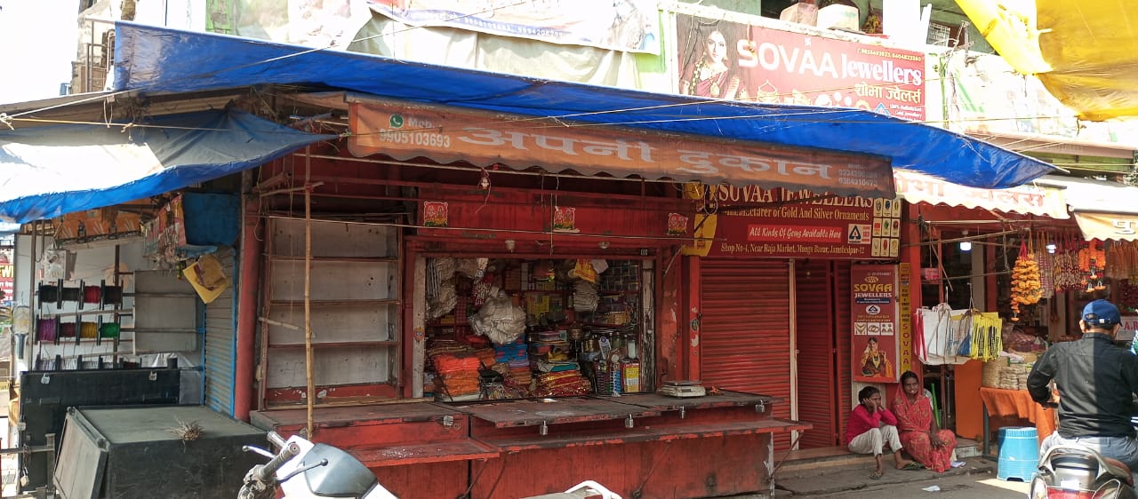 Jamshedpur:मानगो बाजार के पूजा दुकान में 4.5 लाख की चोरी,जांच में जुटी पुलिस