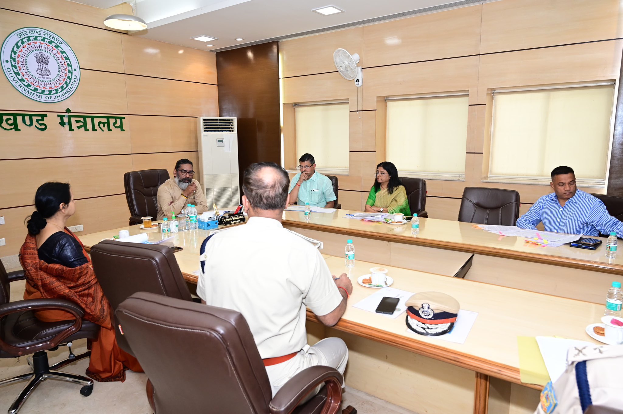 Jharkhand: मुख्यमंत्री हेमंत सोरेन ने आगामी पर्व-त्योहारों के मद्देनजर की समीक्षा बैठक, समाज में शांति और सौहार्द बनाए रखने के निर्देश