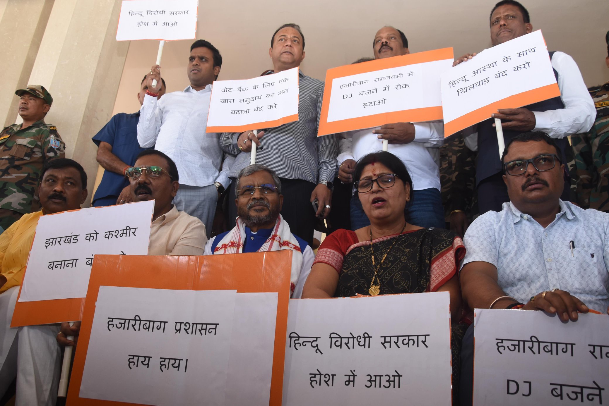 Hazaribagh Violence: राजनीतिक साजिश या प्रशासन की नाकामी? बाबूलाल मरांडी ने हजारीबाग पथराव पर उठाए गंभीर सवाल -देखें Video