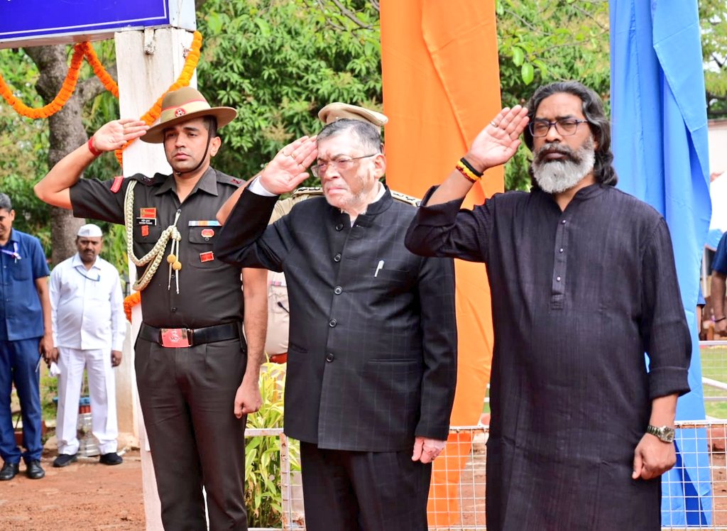 Jharkhand: नक्सली हमले में शहीद जवान की शहादत को मुख्यमंत्री एवं राज्यपाल ने किया सैल्यूट