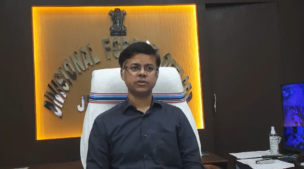 Jhargram: झाड़ग्राम में हाथियों की निगरानी के दौरान बिट अधिकारी पर हमला, दो युवक गिरफ्तार