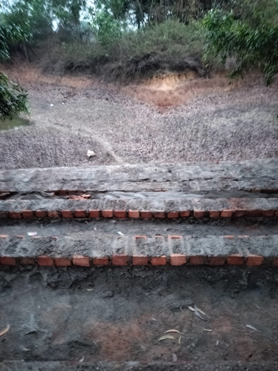 Patamda : स्नान घाट निर्माण कार्य में मनमानी, कुमारदा के ग्रामीणों ने बीडीओ को सौंपा ज्ञापन