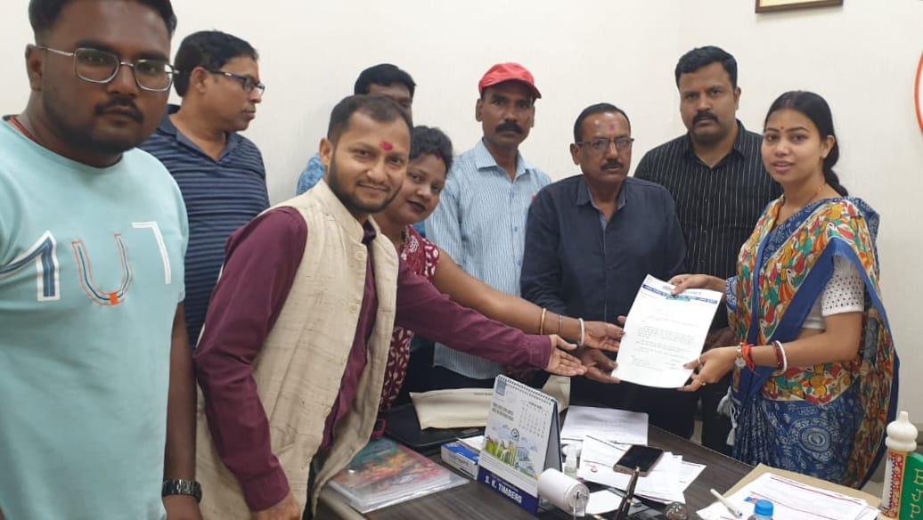 Jamshedpur: विधायक पूर्णिमा साहू से मिला शौणिडक समाज का प्रतिनिधिमंडल, जाति प्रमाण पत्र की प्रक्रिया में संशोधन की मांग