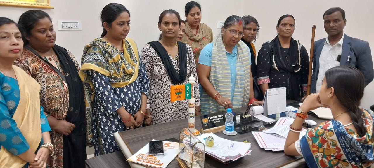 Jamshedpur: वेतन और सेवा विस्तार में देरी पर कोल्हान विश्वविद्यालय के बीएड विभाग के शिक्षकों ने की विधायक से चर्चा