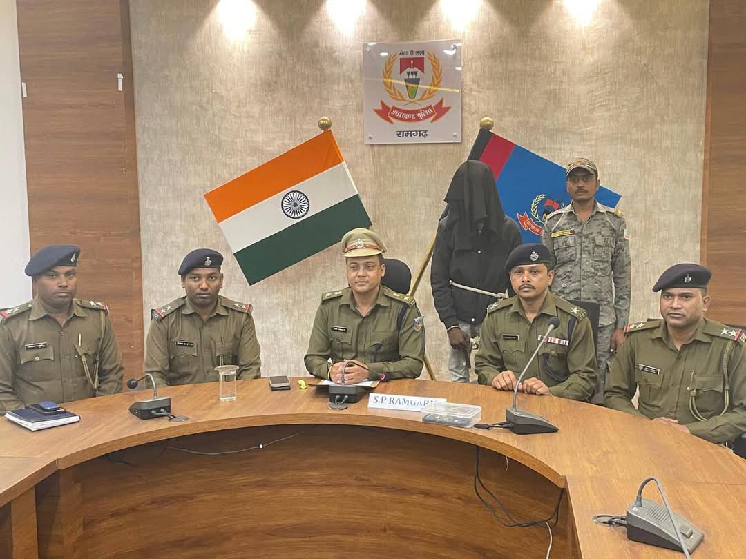 Ramgarh: रामगढ़ पुलिस को मिली बड़ी सफलता, चोरी के चंद घंटों बाद बरामद हुआ ट्रक, एक अपराधी भी गिरफ्तार
