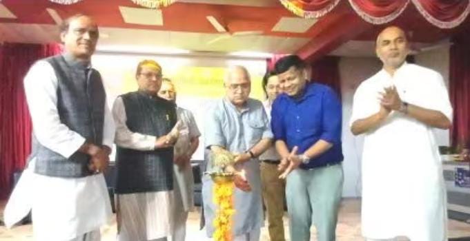 Adityapur : श्रीनाथ विश्वविद्यालय में स्वदेशी जागरुकता कार्यक्रम आयोजित, उद्यमिता के लिए छात्रों को दिया पांच मंत्र