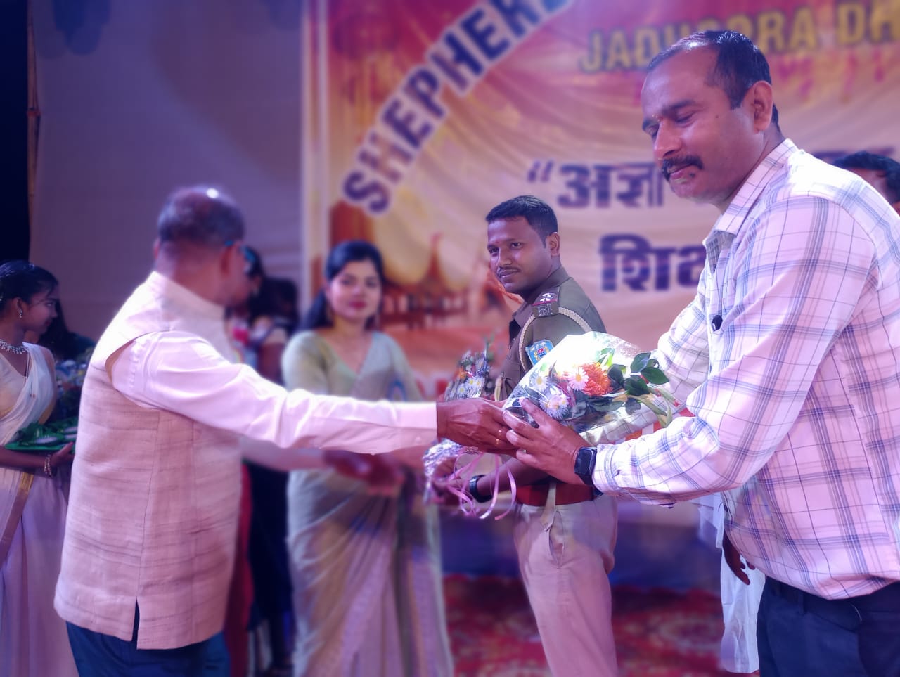 Jadugora: शेफर्ड इंग्लिश मीडियम स्कूल का वार्षिकोत्सव, रंगीन सांस्कृतिक प्रस्तुतियों और राष्ट्रीयता की भावना से भरपूर उत्सव का आयोजन