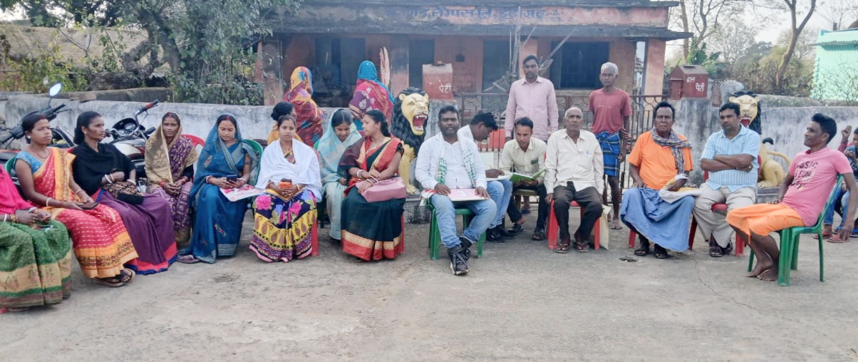 Gamharia : घर-घर अभियान चलाकर बच्चों को नियमित स्कूल भेजने की अपील की गई