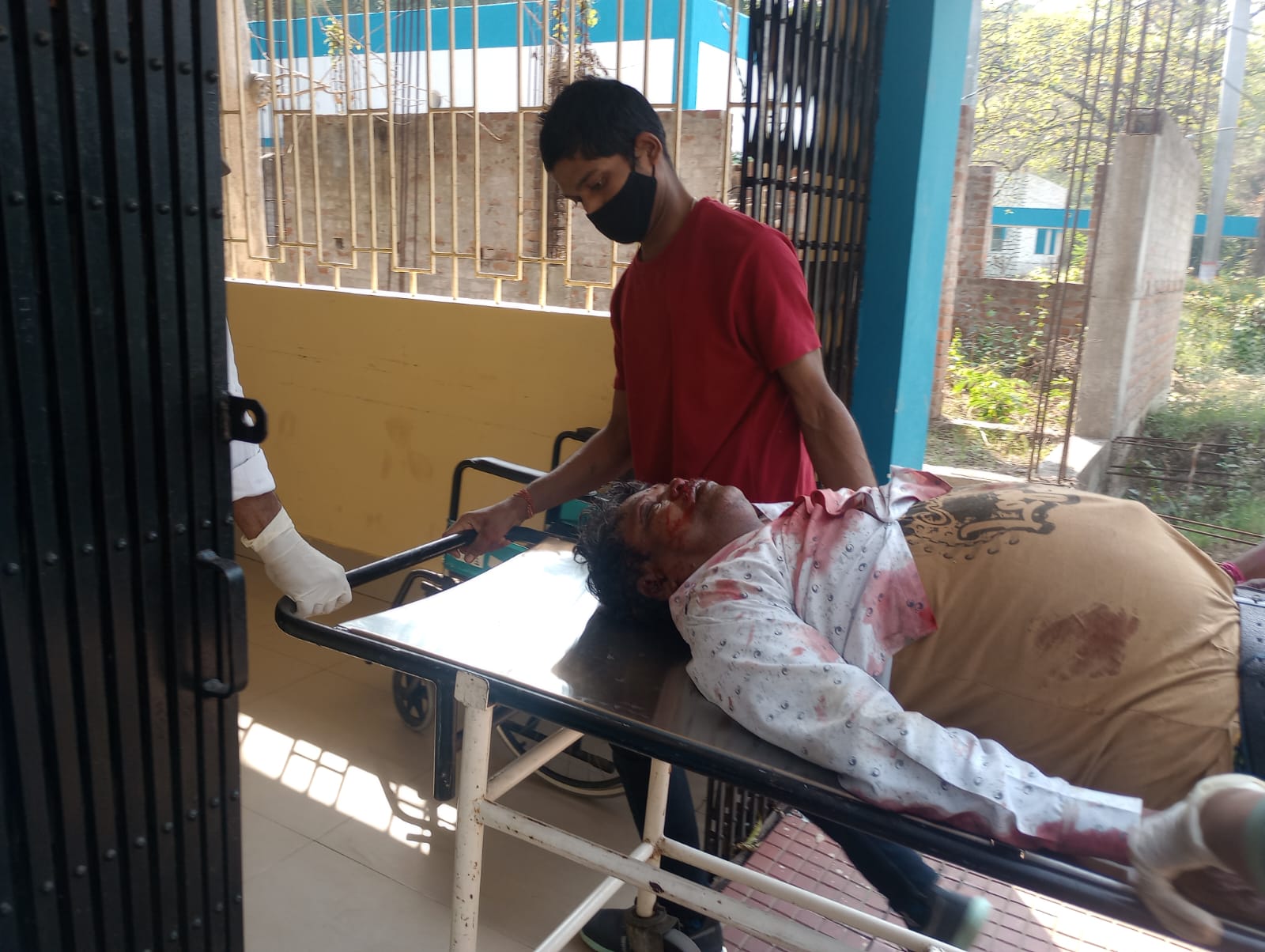 Jadugora : दो बाइक में भिड़ंत, यूसिलकर्मी घायल