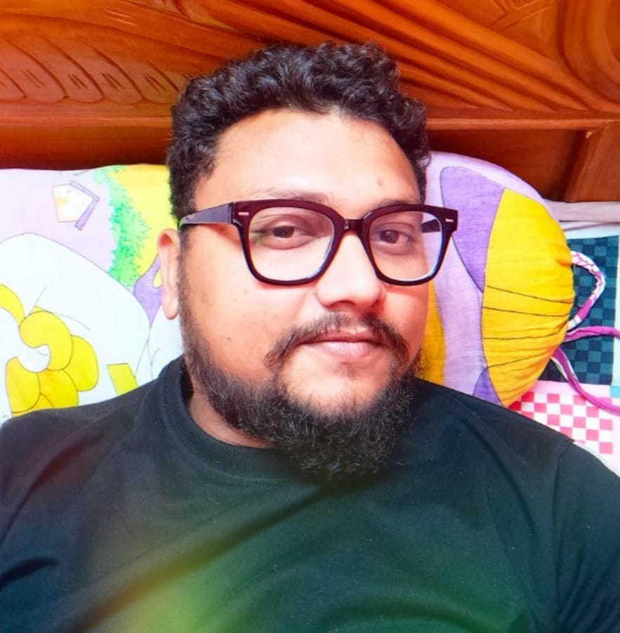 Baharagora : कंटेनर की चपेट में आने से बाइक सवार युवक की मौत