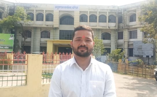 Chandil: समाजिक कार्यकर्ता संदीप मंडल ने बढ़ते अवैध कारोबार पर पदाधिकारी को सौंपा ज्ञापन