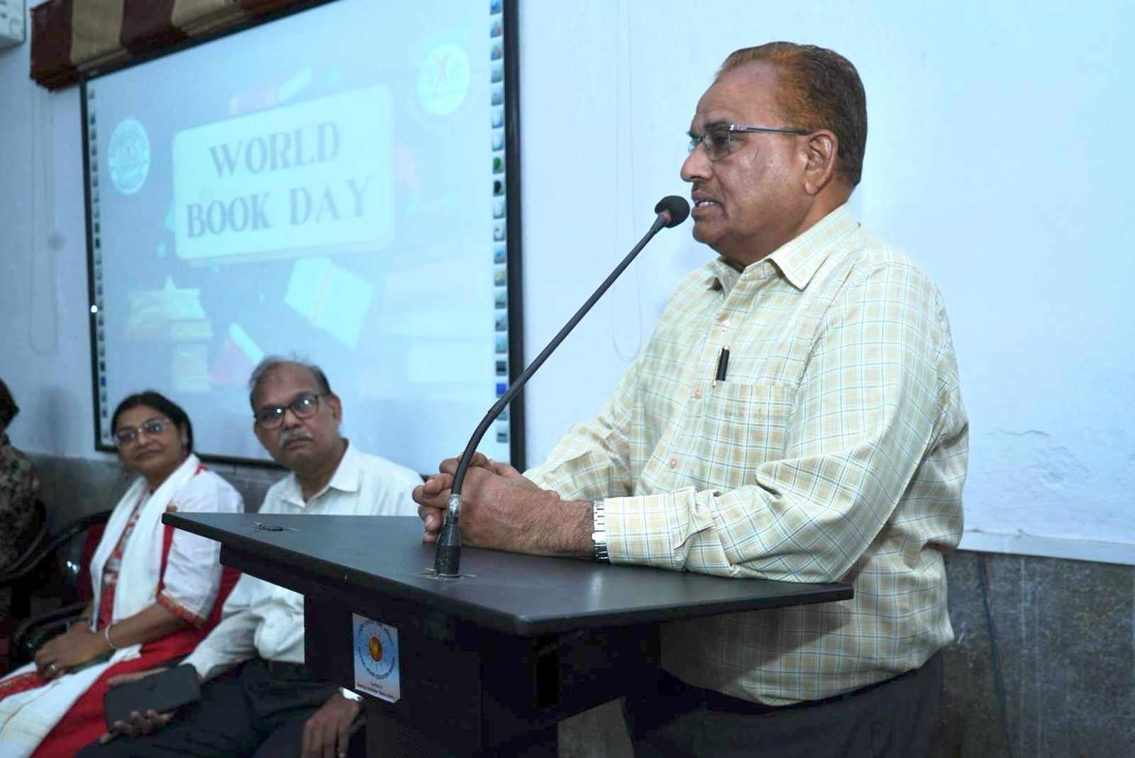 Jamshedpur: करीम सिटी कॉलेज में पुस्तक दिवस का भव्य आयोजन