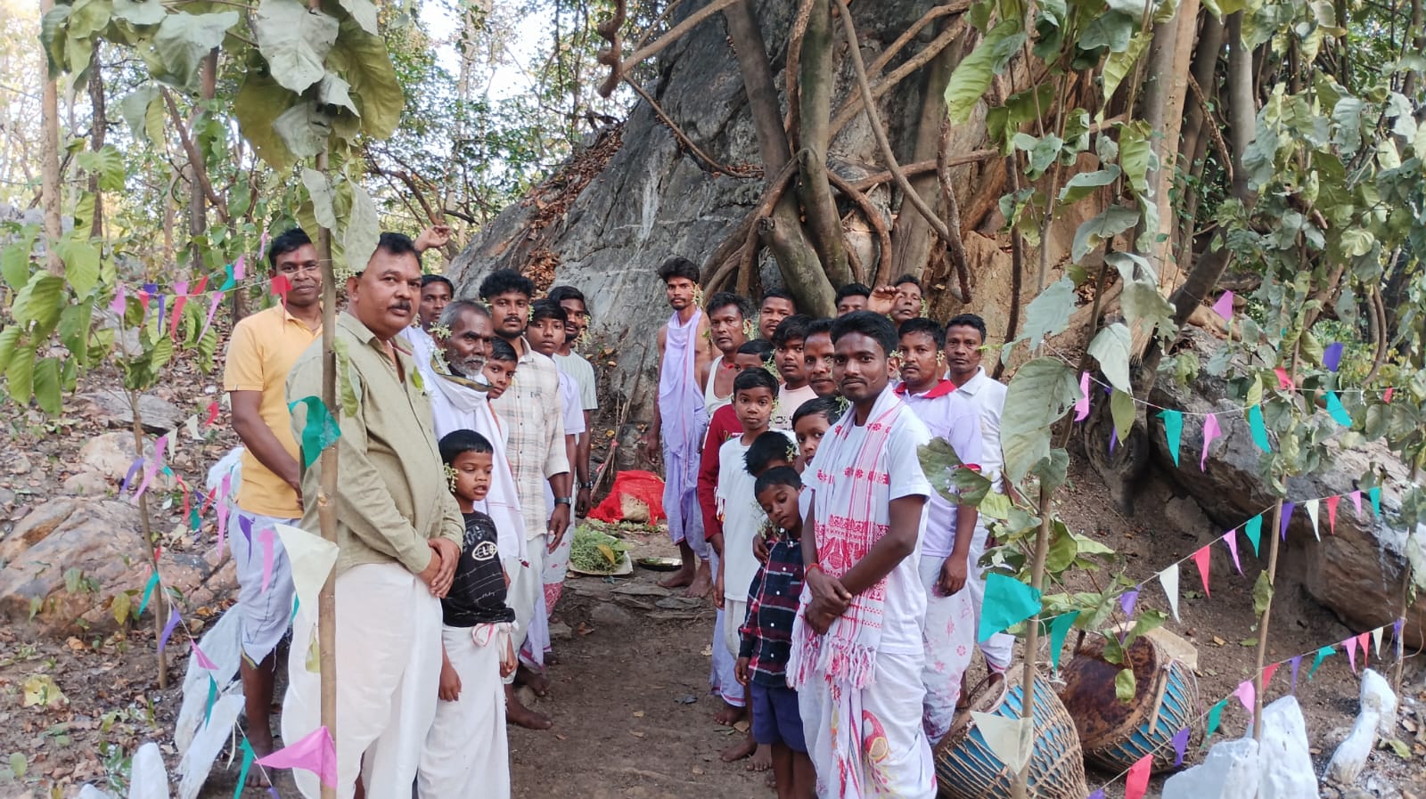 Jadugora : रोहाणीबेड़ा में सरहुल पूजा आयोजित, क्षेत्र की खुशहाली की कामना