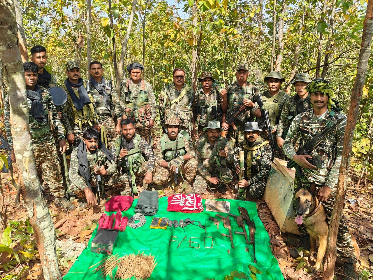 Chaibasa Naxal : नक्सलियों द्वारा डंप किए गए भारी मात्रा में हथियार बरामद