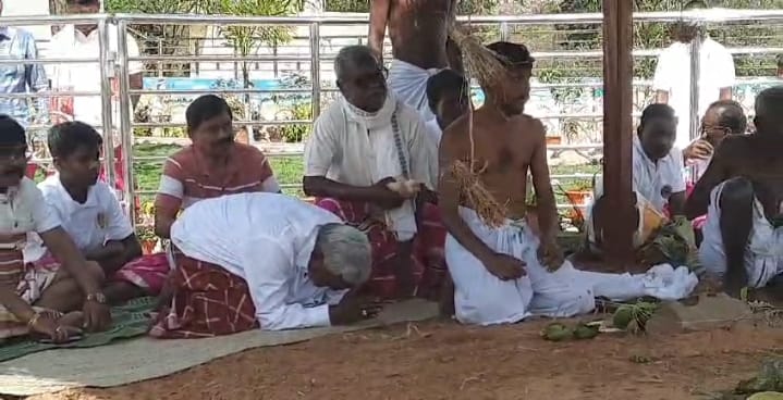 Seraikela : पूर्व मुख्यमंत्री चंपाई सोरेन ने अपने पैतृक गांव झिलिंगगोंडा में बाहा पर्व मनाया