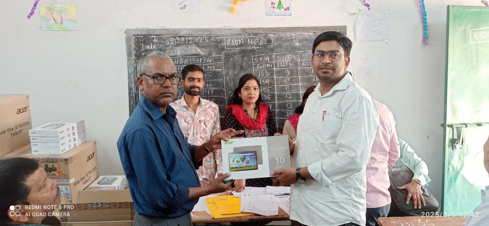 Baharagora : शिक्षा विभाग ने एक सौ चौबीस विद्यालय में किया टैबलेट का वितरण