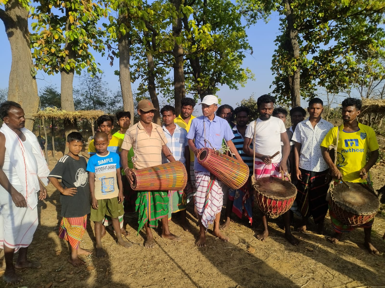 Deoghar: तुरियाबेड़ा में मनाया गया बाहा बोंगा, नाचते-गाते नायके बाबा को दी विदाई