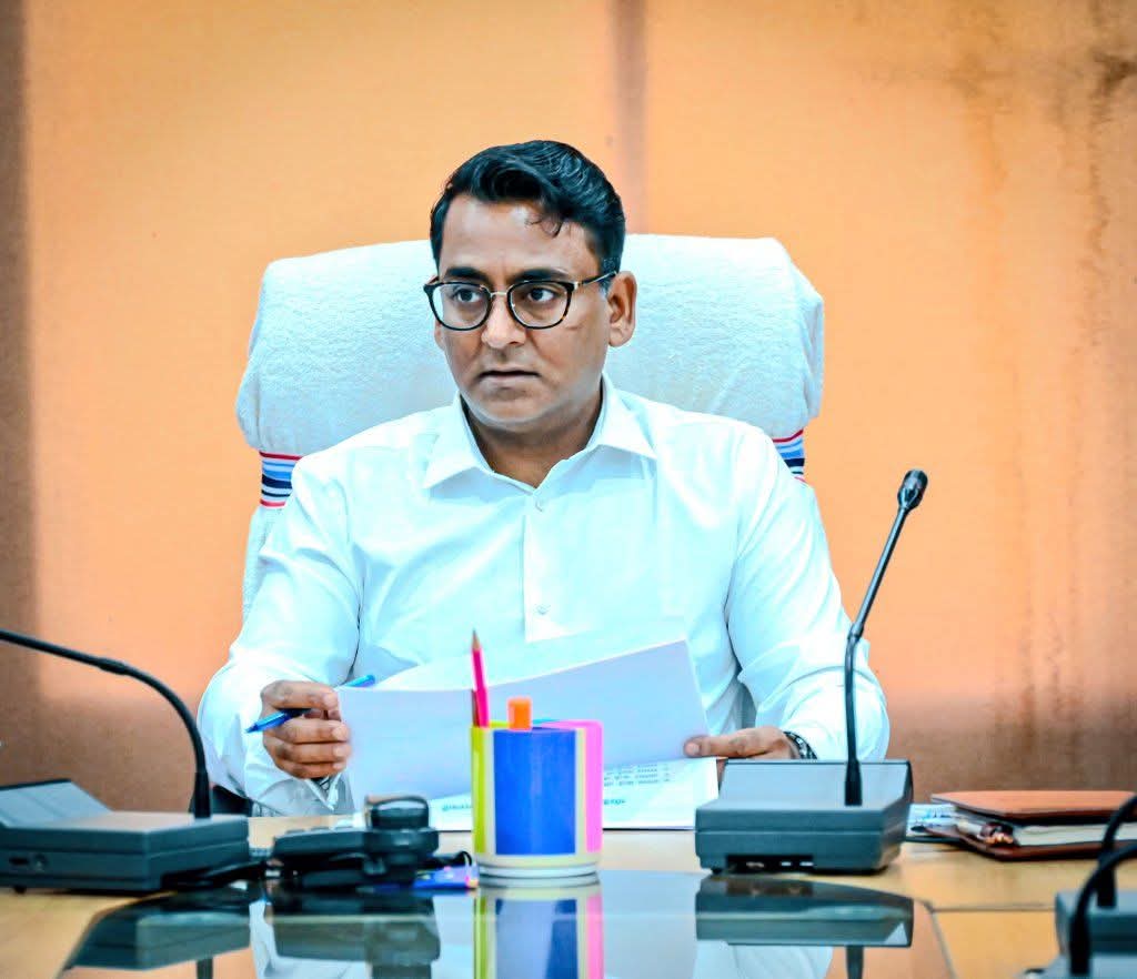 Deoghar : तीर्थयात्रियों को सस्ते में मिलेगी रहने की सुविधा, जिला प्रशासन बनवाएगा बजट होटल, जगह चिन्हित