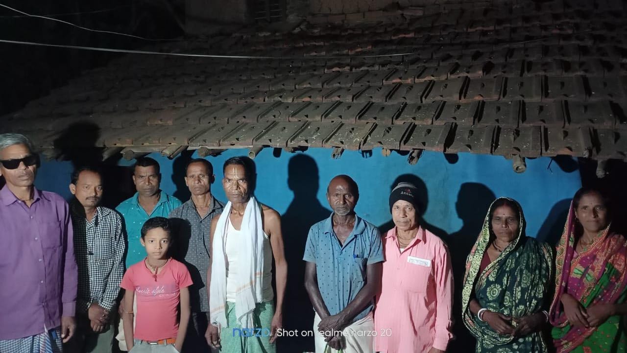 Bahragora: कुंभ स्नान के बाद लापता बुजुर्ग सकुशल लौटे घर, परिजनों ने ली राहत की सांस