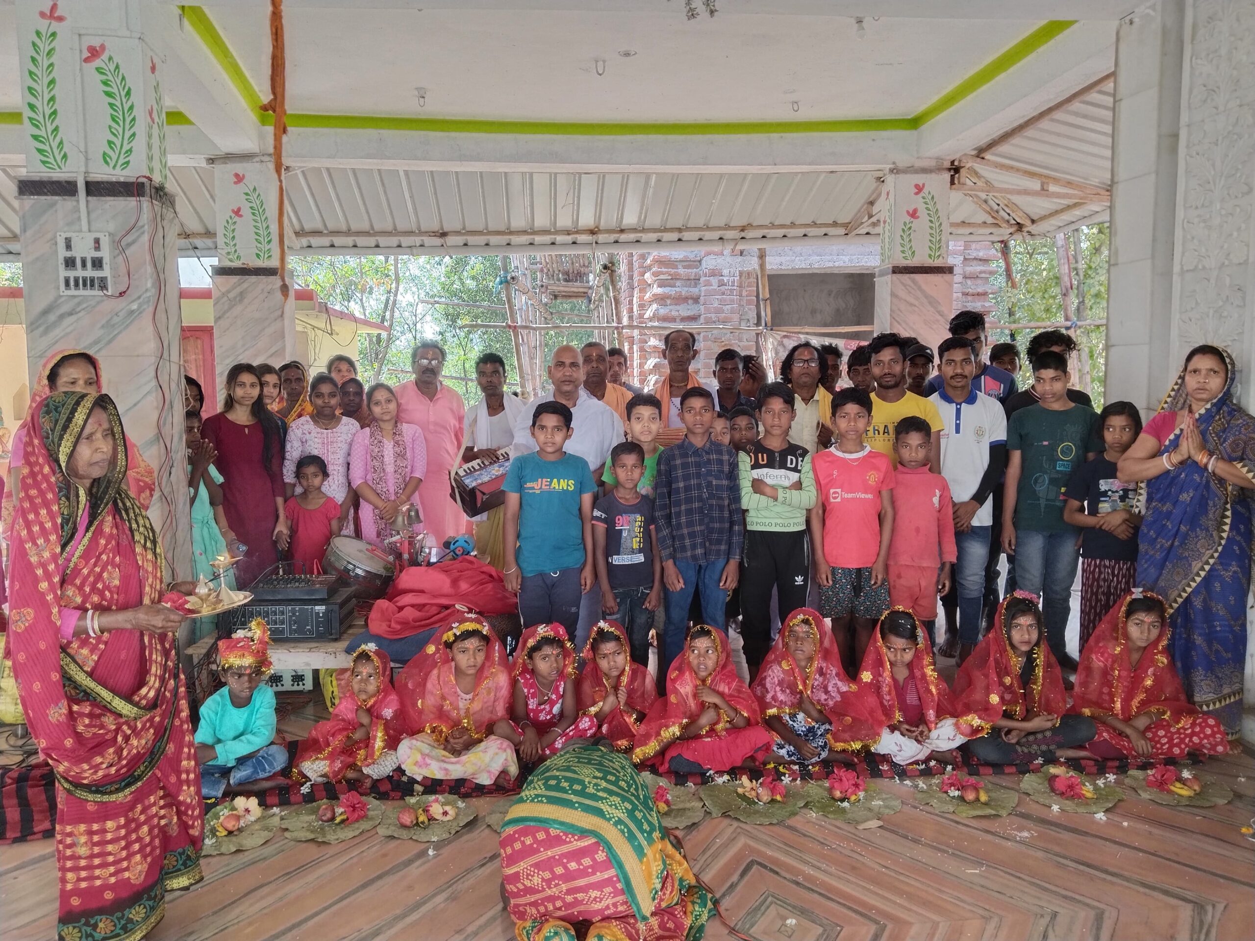 Chakulia : तुलसीबनी शिवराम आश्रम में कन्या पूजन आयोजित