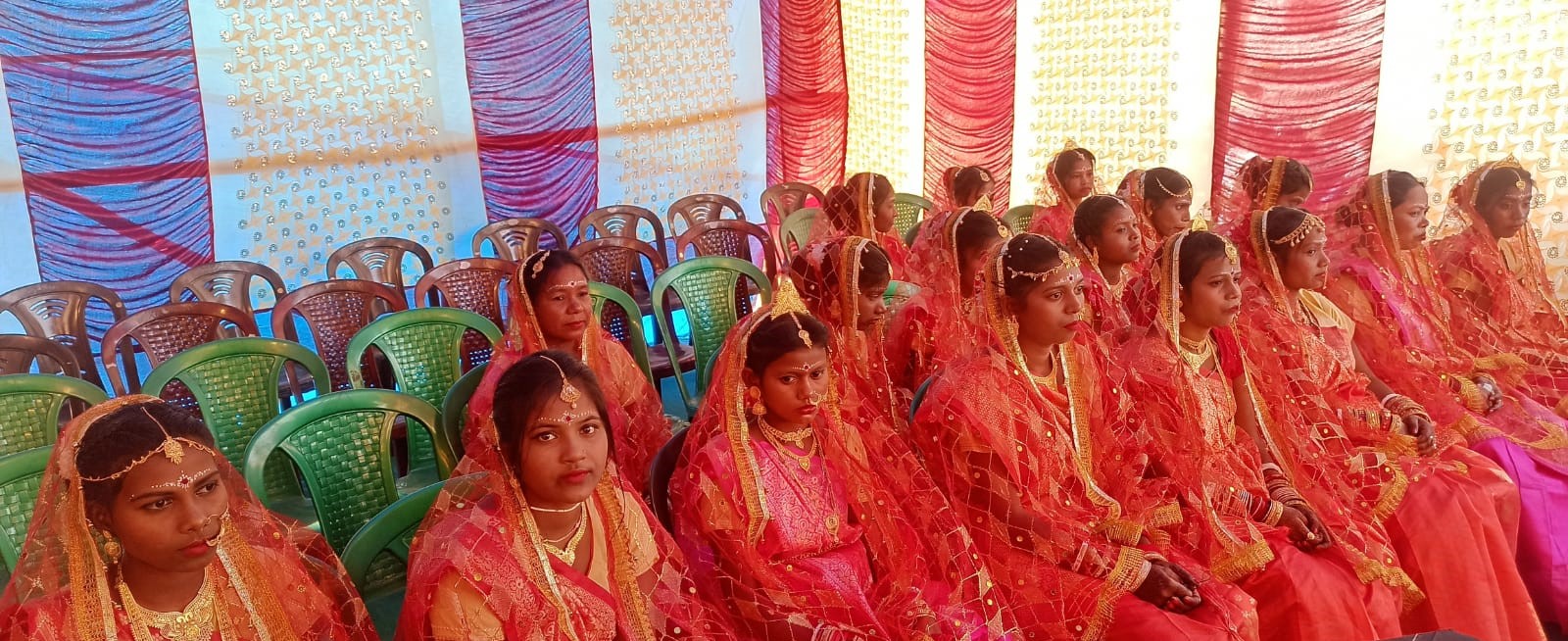 Bahragora: बहरागोड़ा में गाजे-बाजे के साथ सामूहिक विवाह सम्पन्न, परिणय सूत्र में बंधे 19 जोड़े