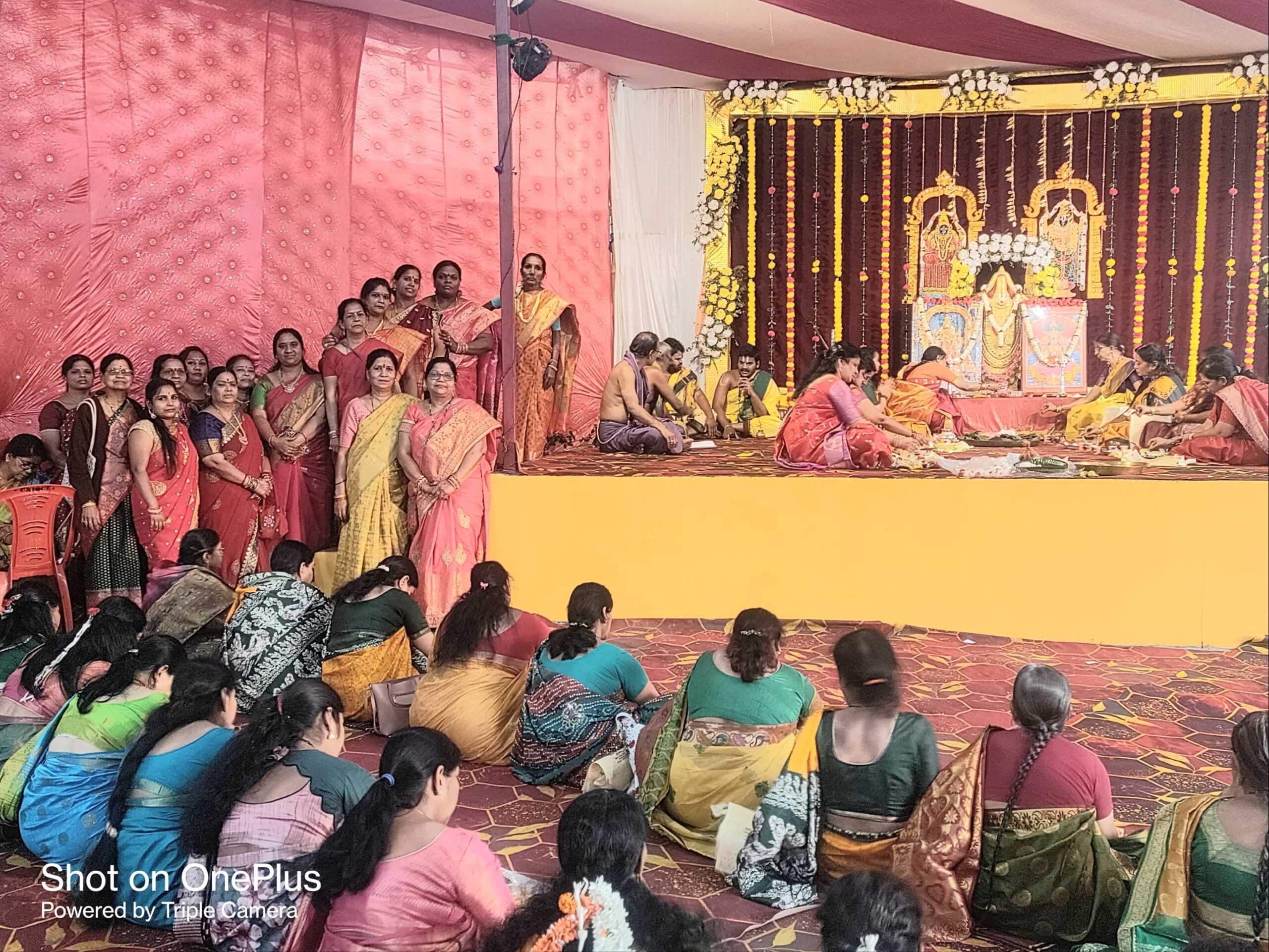 Jamshedpur: ब्रह्मोत्सव के पांचवे दिन बालाजी मंदिर में कुमकुम पूजा, महिलाओं ने मांगी सुहाग की लंबी उम्र