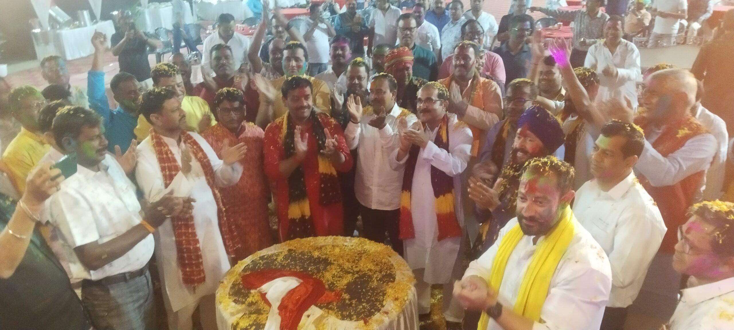 Jamshedpur: टाटा मोटर्स में प्रबंधन और यूनियन का संयुक्त होली मिलन समारोह