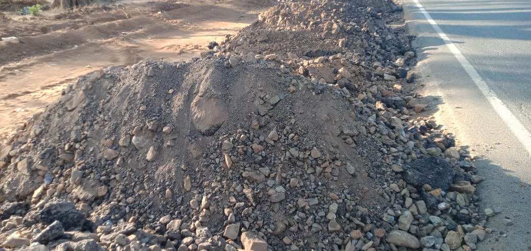 Silli: घटिया सामग्री से बन रहा है मुरी गोला रोड, ग्रामीणों में नाराजगी – करेंगे मुख्यमंत्री से शिकायत