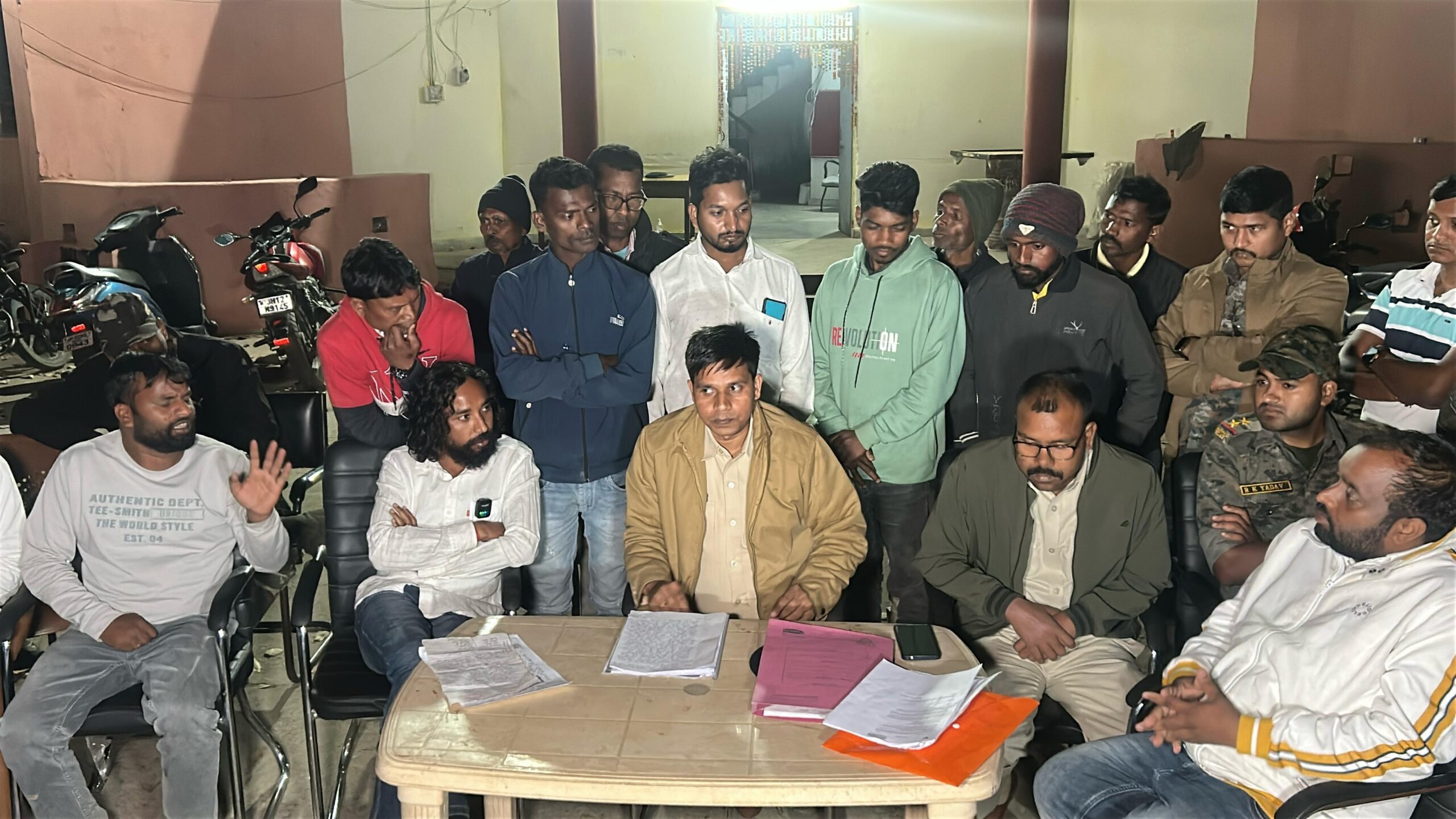 Silli: बालू उठाव को लेकर ग्रामीणों और बालू भंडारणकर्ताओं के बीच नोकझोंक