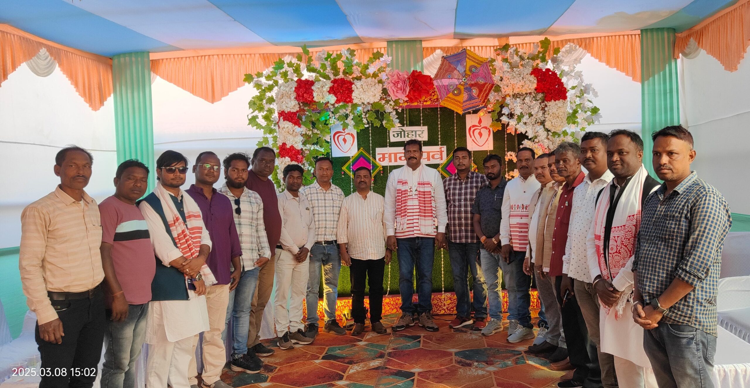 West Singhbhum: माघे पर्व पर मांदर की थाप पर जमकर थिरके कांग्रेसी विधायक