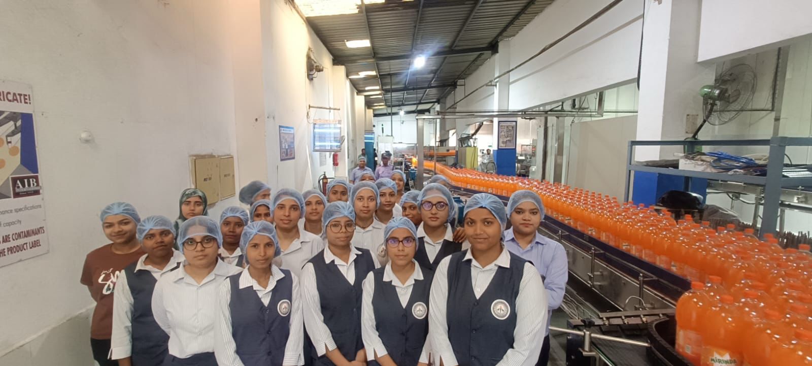 Jamshedpur Womens University के वाणिज्य और व्यवसाय प्रबंधन विभाग ने वरुण बेवरेज का किया भ्रमण