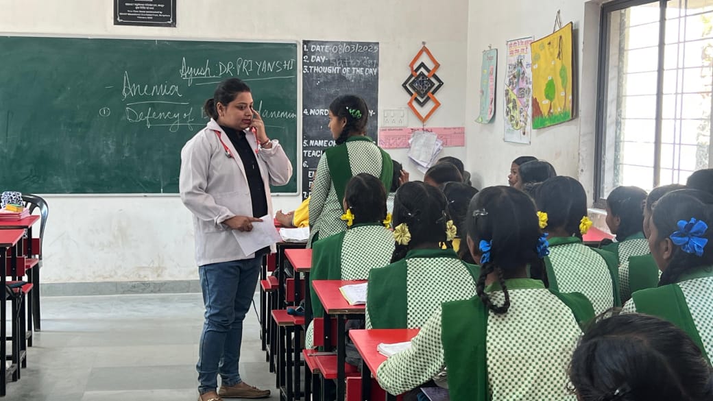 Potka: खुकड़ाडीह हाई स्कूल में एनीमिया से बचाव की दी गई जानकारी