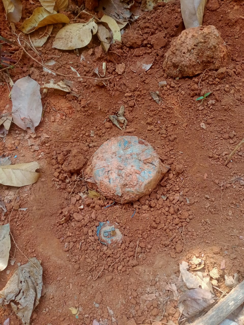 Chaibasa : नक्सलियों के खिलाफ अभियान में पुलिस को मिली सफलता, आईईडी बरामद