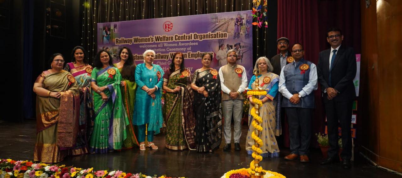 Saraikela: महिला दिवस पर 33 उत्कृष्ट महिला रेलकर्मियों को किया गया सम्मानित