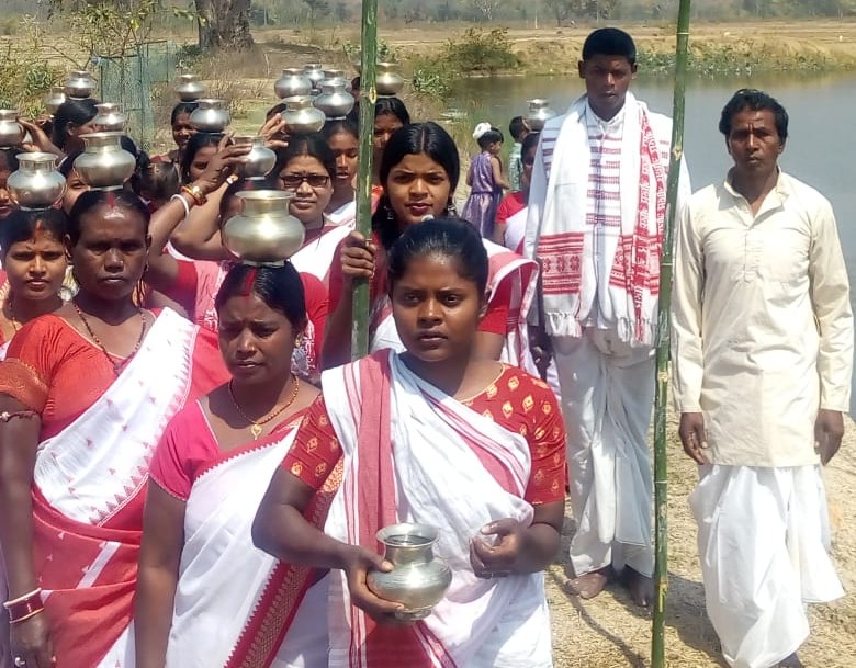 Ranchi: मोदीडीह में सरना झंडा गाड़ने और प्रार्थना सभा का आयोजन